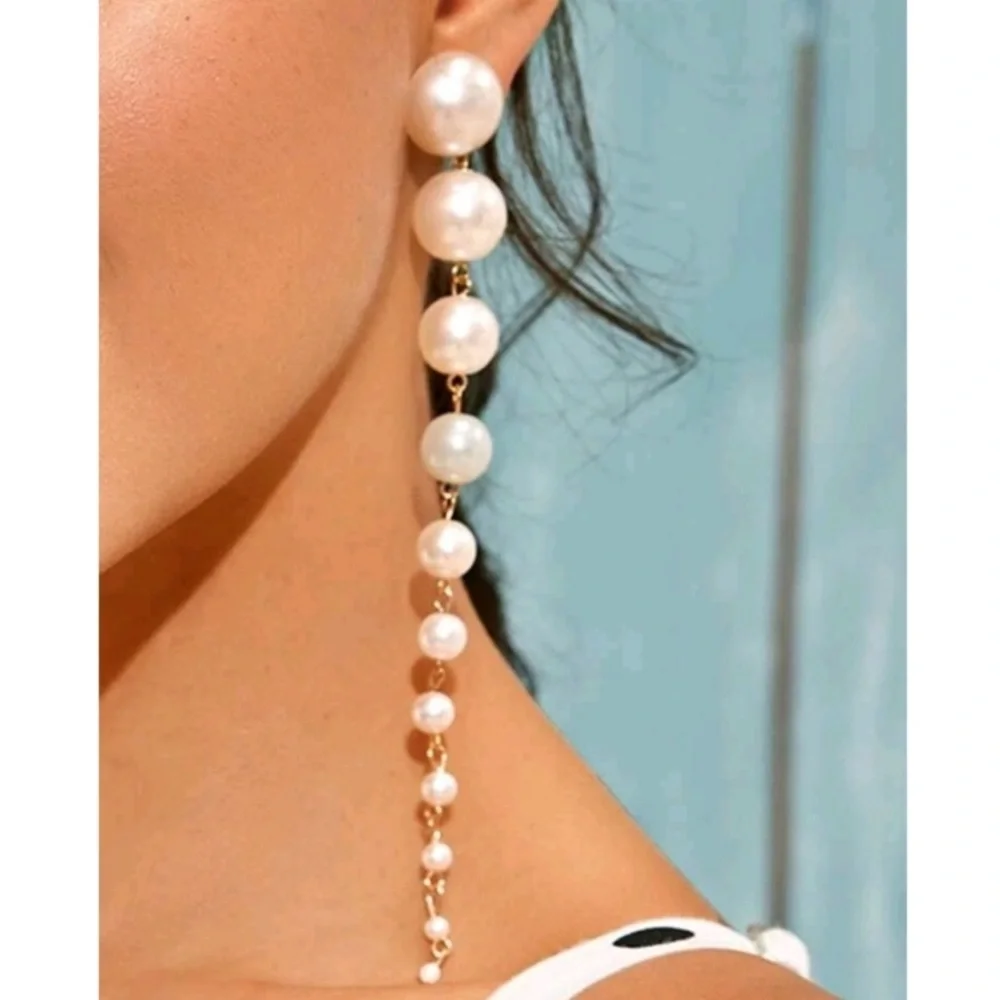 Faux pearls statement drop earrings - Picture 6 of 9